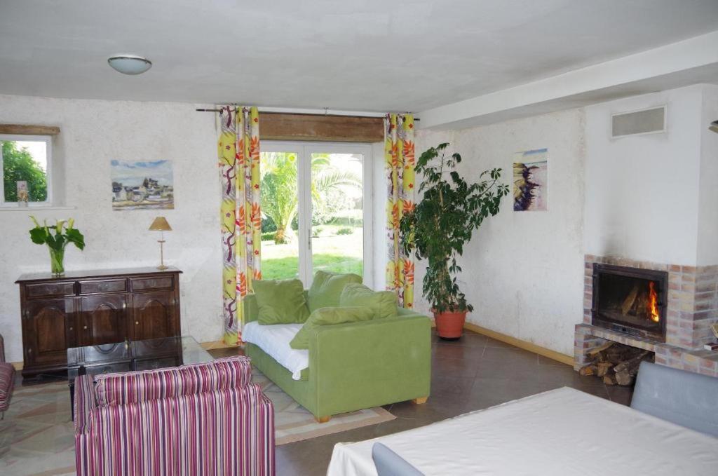 קרוזון Gites Du Manoir De Goandour חדר תמונה